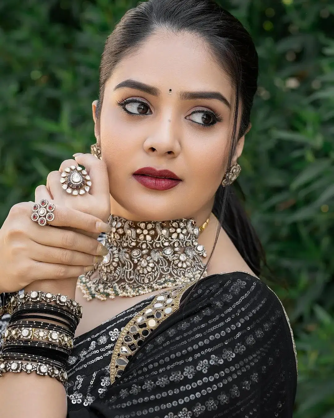 BEAUTIFUL INDIAN TV GIRL SREEMUKHI IN BLACK HALF SAREE 4